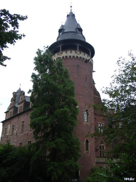 Nordfassade mit Hauptturm